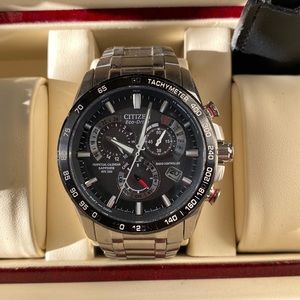 Citizen, solar powered, eco-drive watch. Not used in several years.